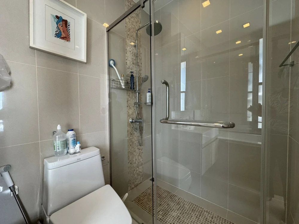 Condo for rent at Q Asoke, 2 bedrooms, 2 bathrooms, 20th floor, beautiful view, fully furnished, complete with appliances. Book now, don't miss out!