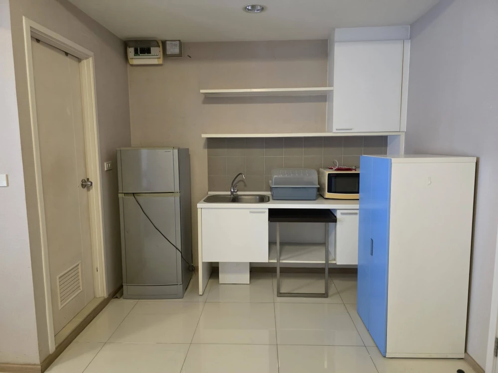 For rent: Fuse Mobius Ramkhamhaeng Station, Building A, 8th floor, pool view. Fully furnished and ready to move in.
