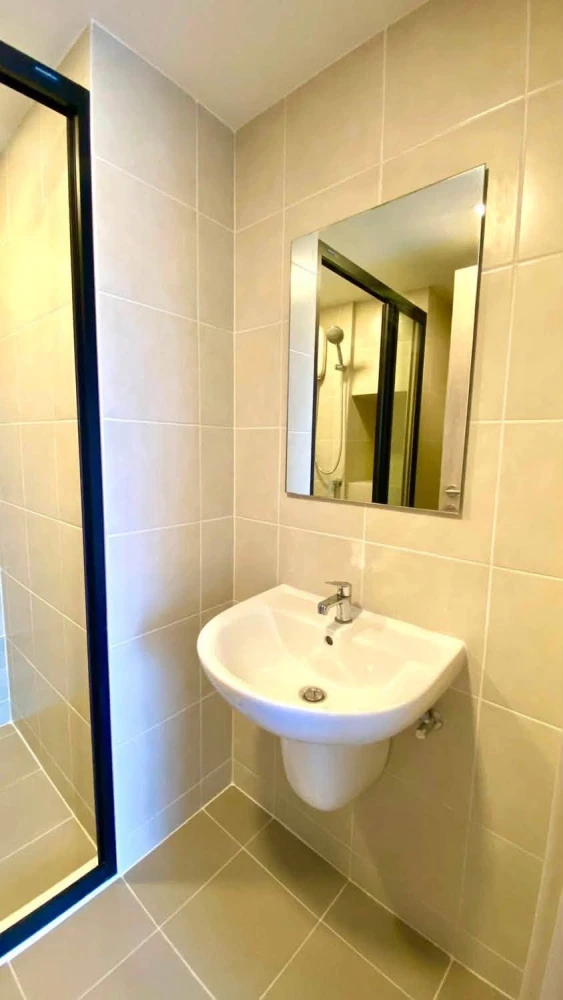 For rent: D Condo Air Ladkrabang. A comfortable room with complete furniture and appliances. Just bring your bags and move in!
