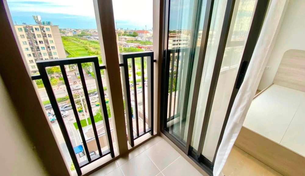 For rent: D Condo Air Ladkrabang. A comfortable room with complete furniture and appliances. Just bring your bags and move in!