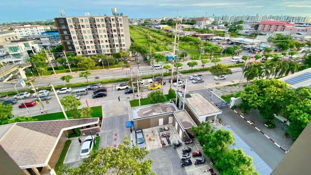 For rent: D Condo Air Ladkrabang. A comfortable room with complete furniture and appliances. Just bring your bags and move in!