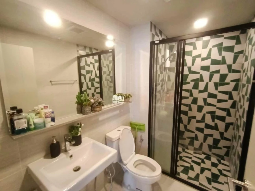 Condo for rent at The Base Sukhumvit 50. Nice room, fully furnished with appliances. Just bring your personal belongings and move in! You won't want t