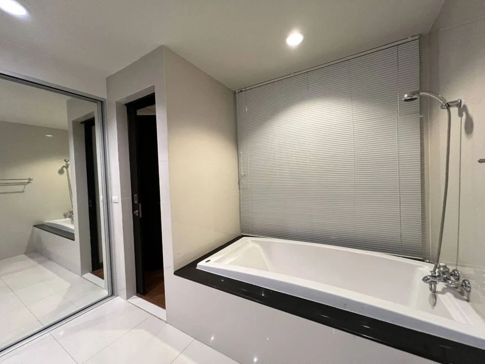 ให้เข่า The Address Chidlom ชั้น 20 ทิศเหนือ วิวเมือง เฟอร์ เครื่องใช้ไฟฟ้าครบ รีบมาจองเลย อย่าพลาด