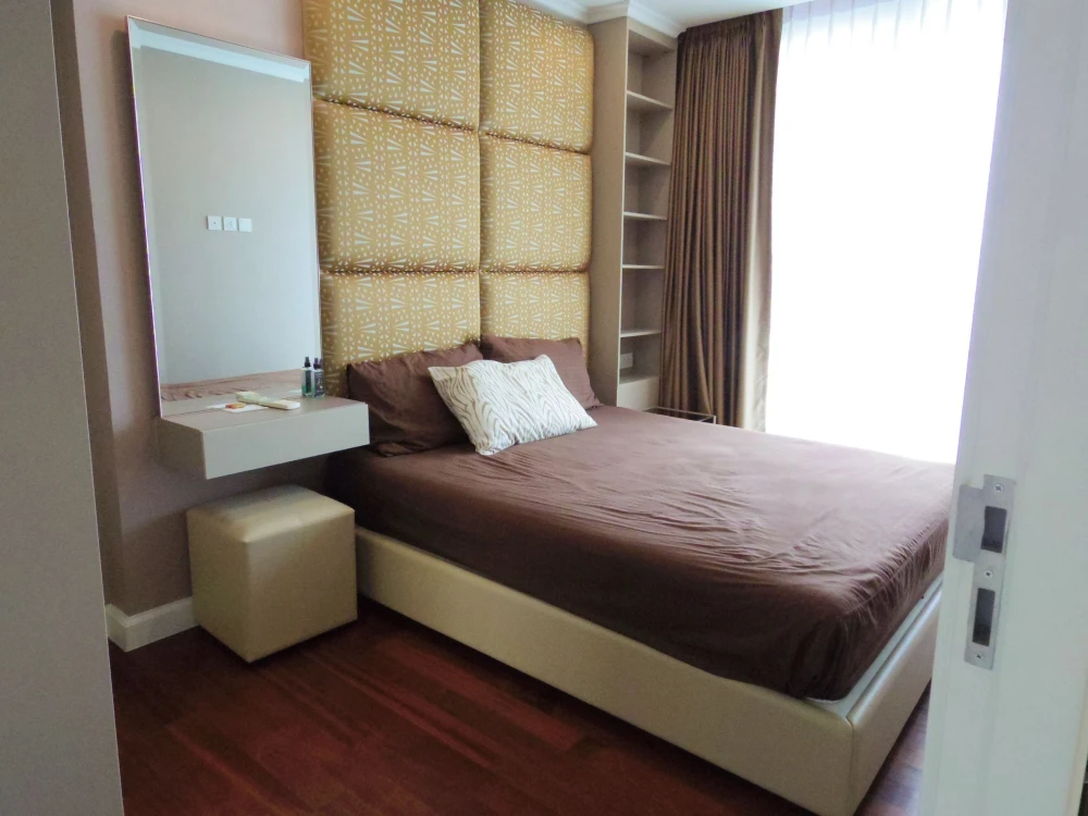 For rent: The Metropolis, large room, 29th floor, very high, corner room with privacy and a natural view. I must say that you must book. images