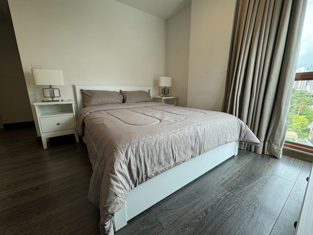 For rent!! Condo The Crest Ruamrudee, 7th floor, luxury condo, beautiful room, fully furnished, ready to move in. Don't miss it!! images