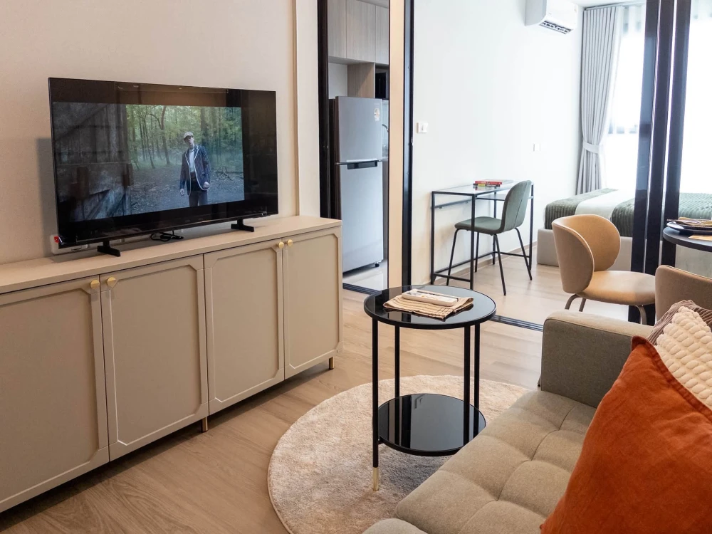 Original Play Bangkhunnon Triple Station for rent. Decorated in a Modern Classical style with Japanese influences, creating a warm and relaxing atmosp