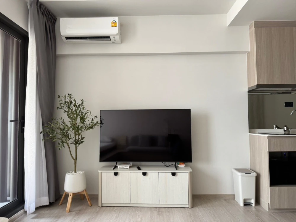 For rent: Referance Sathorn - Wongwianyai. Studio room with a beautiful layout, walk-in closet, and complete furnishings. Fully furnished and decorate