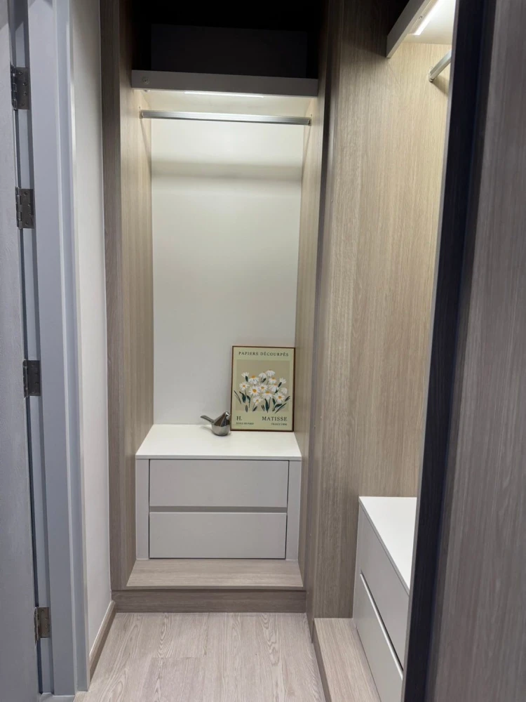 For rent: Referance Sathorn - Wongwianyai. Studio room with a beautiful layout, walk-in closet, and complete furnishings. Fully furnished and decorate