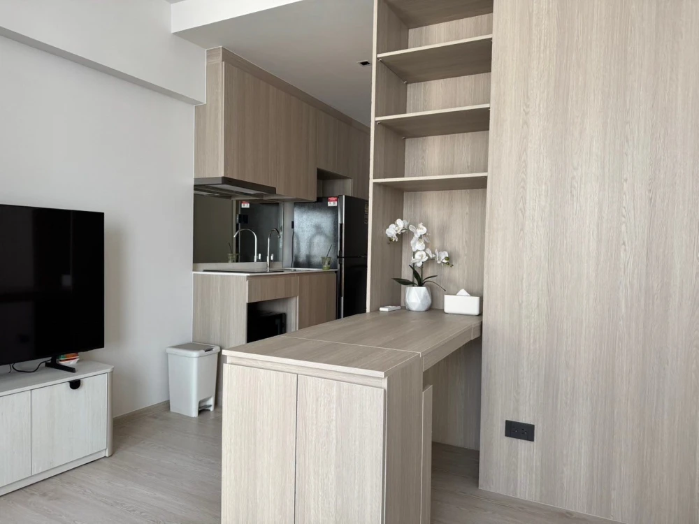 For rent: Referance Sathorn - Wongwianyai. Studio room with a beautiful layout, walk-in closet, and complete furnishings. Fully furnished and decorate