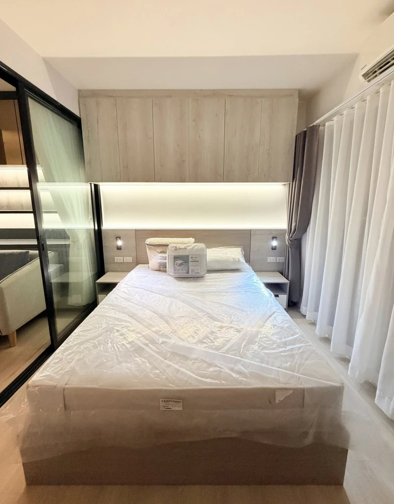 For rent: A SPACE MEGA 1. Beautiful, rare unit with built-in furniture throughout. Just bring your suitcase and move in! Don't miss out!