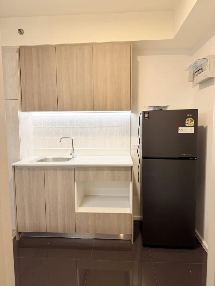 For rent: A SPACE MEGA 1. Beautiful, rare unit with built-in furniture throughout. Just bring your suitcase and move in! Don't miss out!