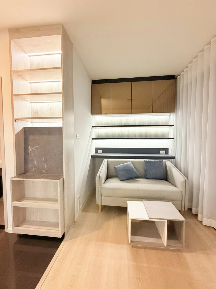 For rent: A SPACE MEGA 1. Beautiful, rare unit with built-in furniture throughout. Just bring your suitcase and move in! Don't miss out!