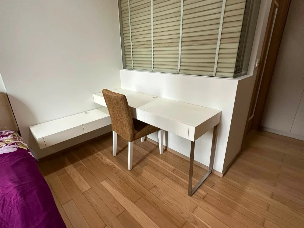 For rent: Siri At Sukhumvit, 1 Bedroom unit on the 9th floor. Spacious living area, everything you need is here. Book now, don't miss out!