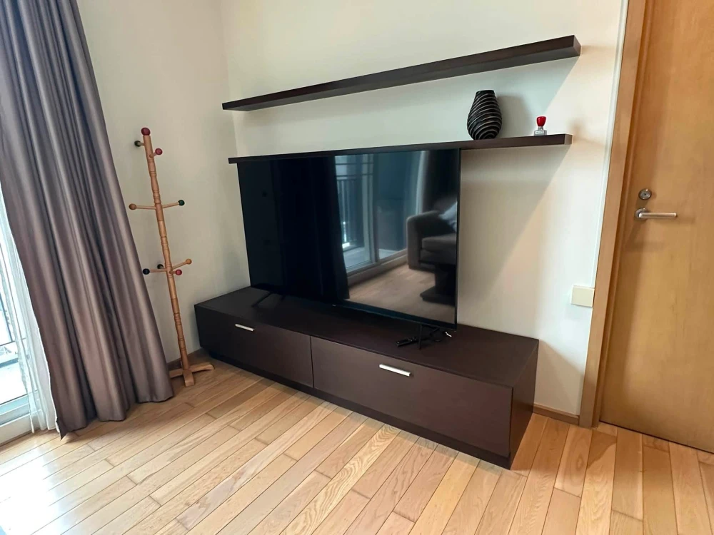 For rent: Siri At Sukhumvit, 1 Bedroom unit on the 9th floor. Spacious living area, everything you need is here. Book now, don't miss out!