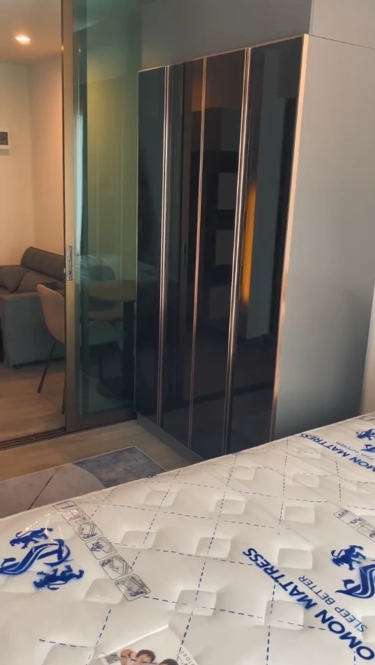 For rent: Regent Home Watthamat. The room is partitioned into separate, clearly defined zones. Great value! Don't miss out!