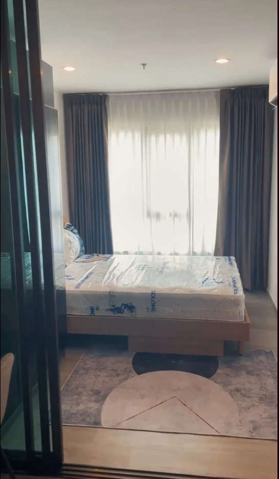 For rent: Regent Home Watthamat. The room is partitioned into separate, clearly defined zones. Great value! Don't miss out!