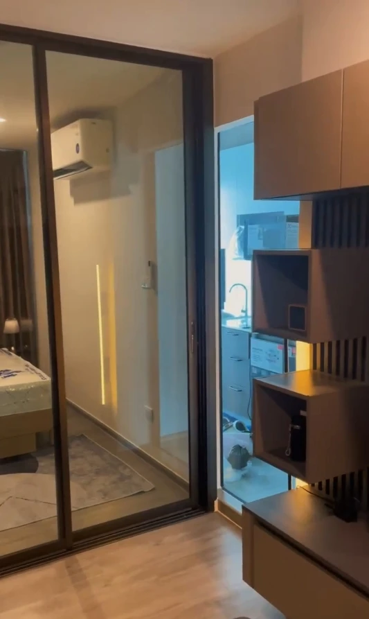 For rent: Regent Home Watthamat. The room is partitioned into separate, clearly defined zones. Great value! Don't miss out!
