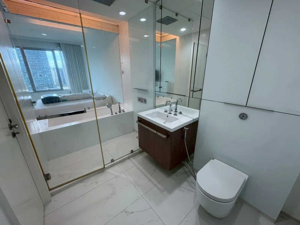 For rent: 185 Rajadamri, 15th floor, spacious room, comfortable living, fully furnished, book now, don't miss out.