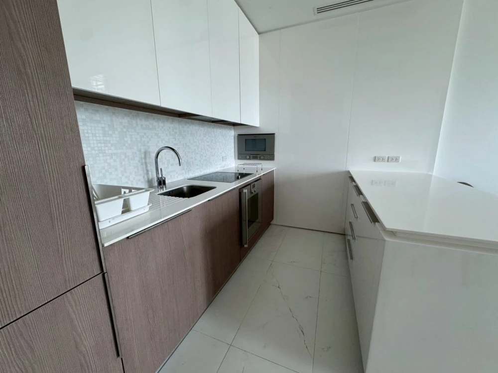 For rent: 185 Rajadamri, 15th floor, spacious room, comfortable living, fully furnished, book now, don't miss out.