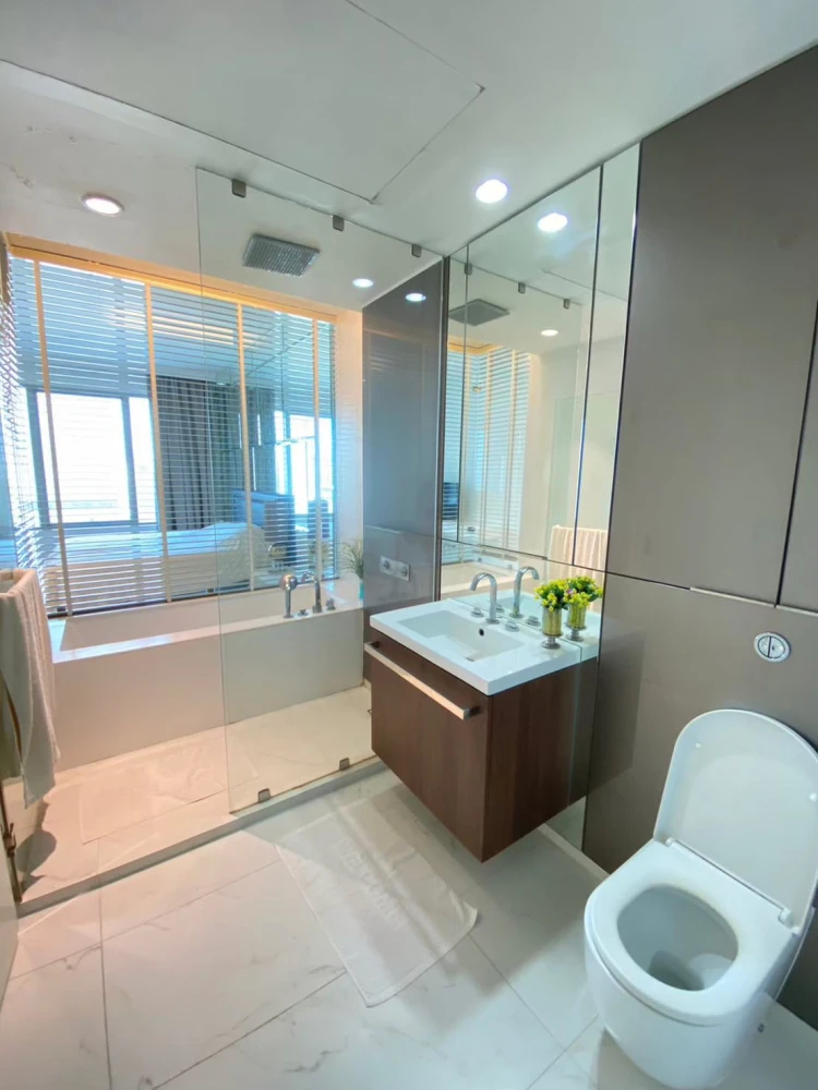 ให้เช่า 185 Rajadamri ห้องกว้างอยู่สบาย จองเลย เฟอร์พร้อม
