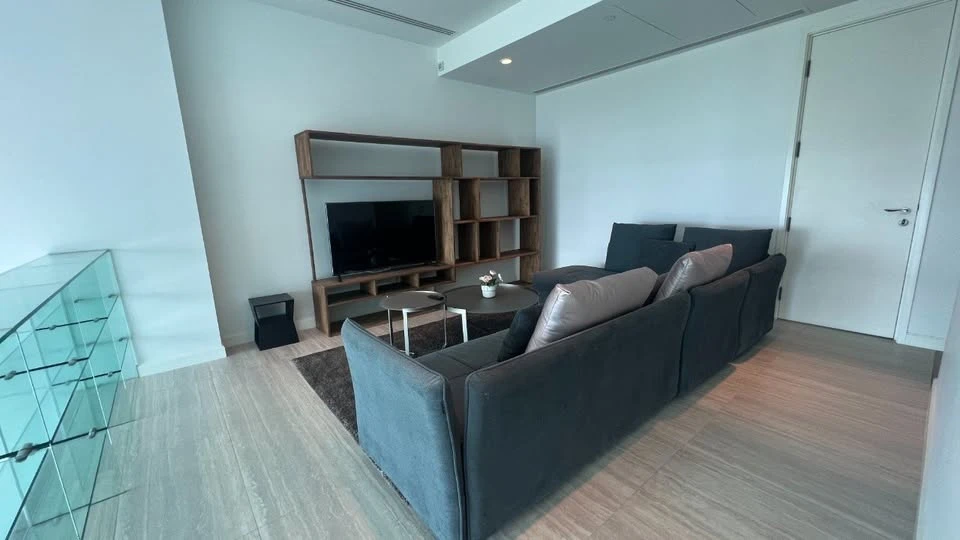 For rent 185 Ratchadamri, high floor, spacious, ready to move in, fully furnished, reserve now.