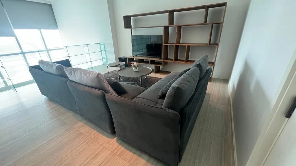 For rent 185 Ratchadamri, high floor, spacious, ready to move in, fully furnished, reserve now.