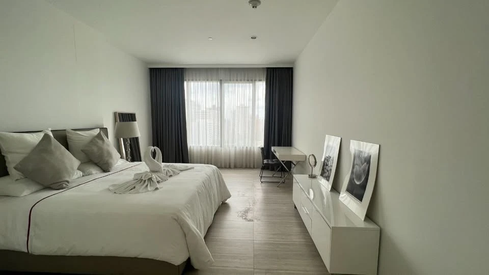 For rent 185 Ratchadamri, high floor, spacious, ready to move in, fully furnished, reserve now.