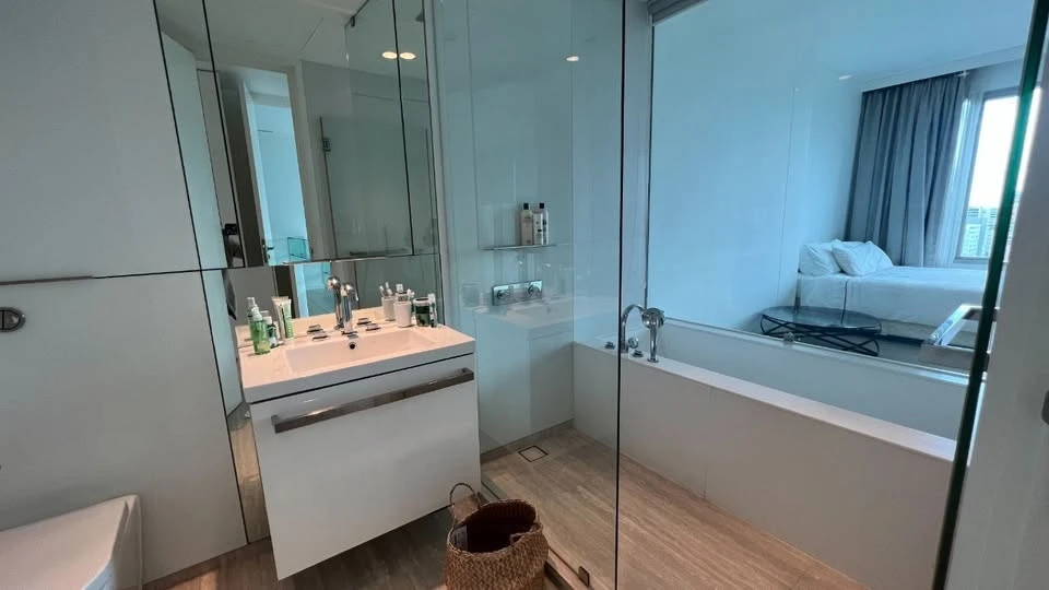 For rent 185 Ratchadamri, high floor, spacious, ready to move in, fully furnished, reserve now.