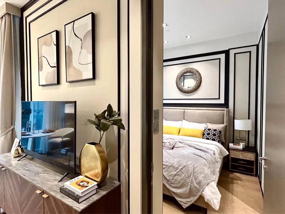For rent, 28 Chidlom, 16th floor, beautiful room, luxurious decoration, well furnished, I can say that it's very nice to live in. Book now.