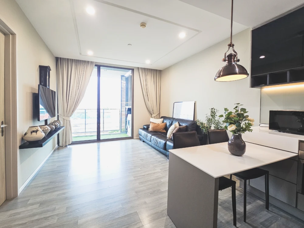 For rent: 333 Riverside, luxury condo, river view room, north-facing balcony, beautifully decorated, complete with appliances. Reserve now!