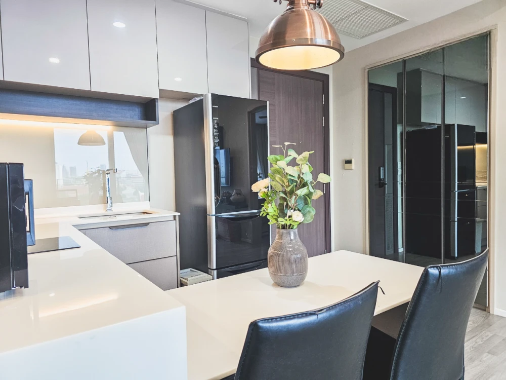 For rent: 333 Riverside, luxury condo, river view room, north-facing balcony, beautifully decorated, complete with appliances. Reserve now!