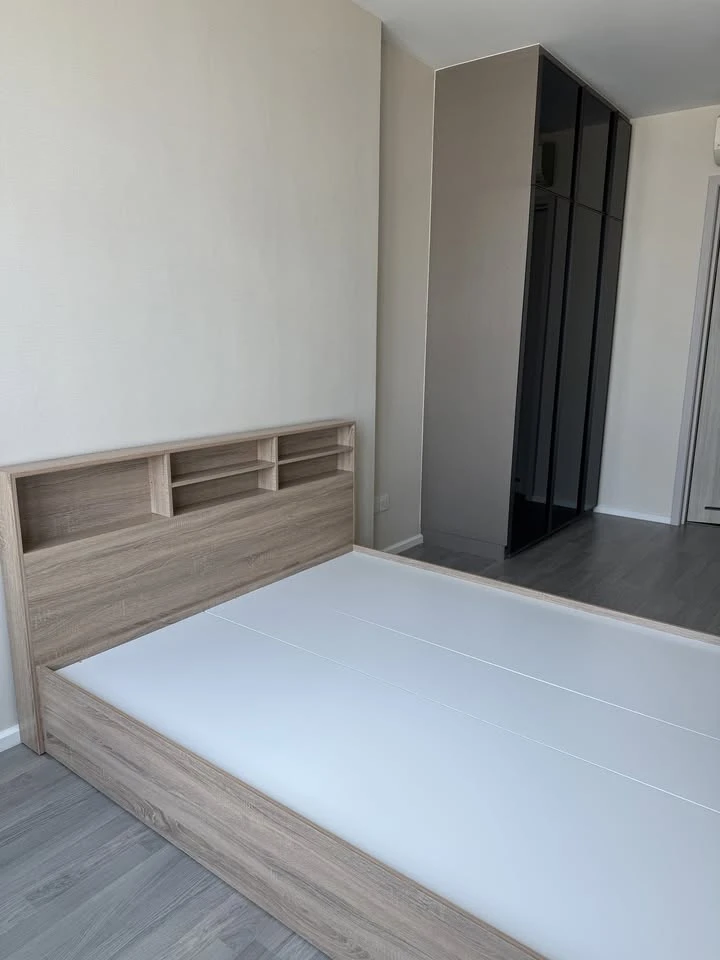 For rent: 333 Riverside, 26th floor. Nice, fully furnished unit. Book now! Limited time offer!
