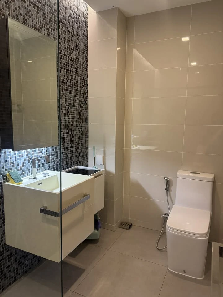 For rent: 333 Riverside, 26th floor. Nice, fully furnished unit. Book now! Limited time offer!