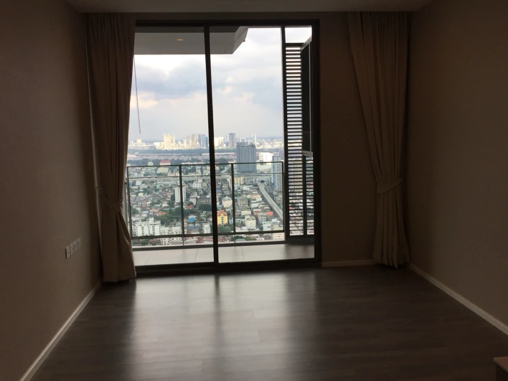 For rent: 333 Riverside, 40th floor. High floor, city view, fully furnished, ready to move in. Book now!
