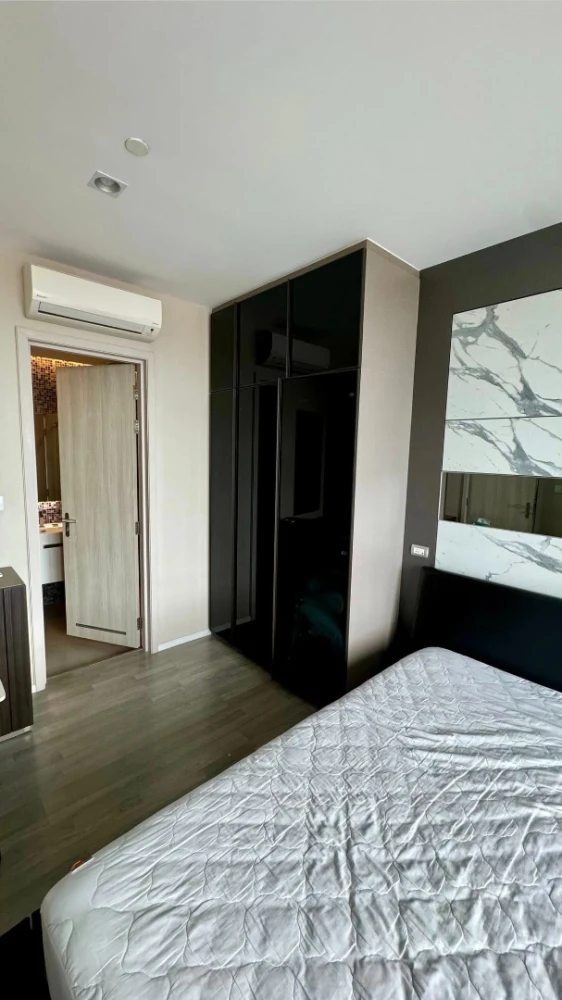 For rent: 333 Riverside. Spacious room, fully furnished, all appliances included. Don't miss out!