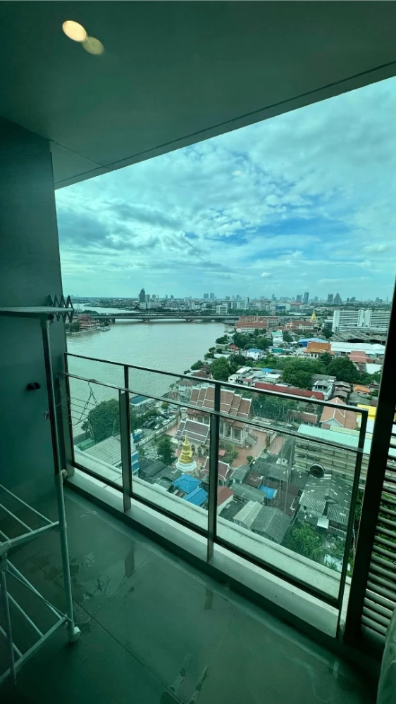 For rent: 333 Riverside. Spacious room, fully furnished, all appliances included. Don't miss out!