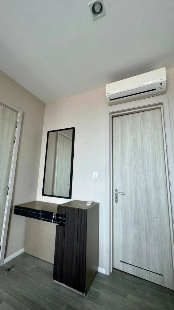 For rent: 333 Riverside. Spacious room, fully furnished, all appliances included. Don't miss out!