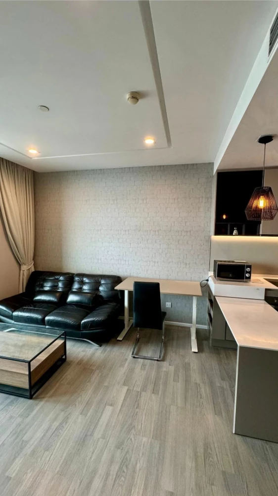 For rent: 333 Riverside. Spacious room, fully furnished, all appliances included. Don't miss out!