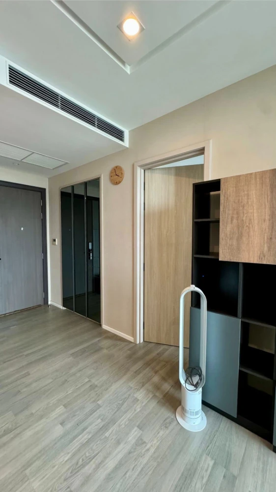 For rent: 333 Riverside. Spacious room, fully furnished, all appliances included. Don't miss out!