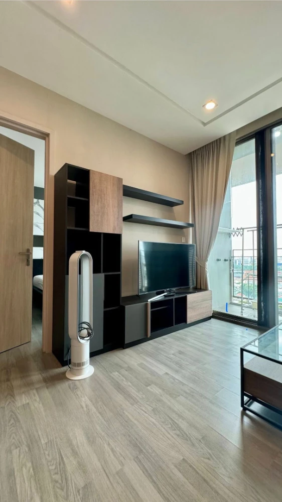 For rent: 333 Riverside. Spacious room, fully furnished, all appliances included. Don't miss out!