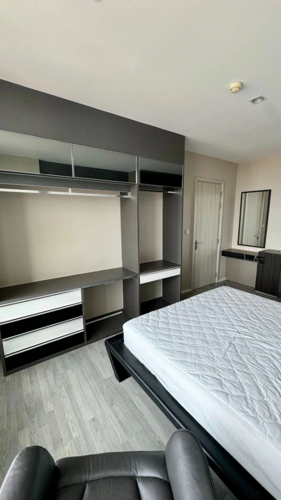 For rent: 333 Riverside. Spacious room, fully furnished, all appliances included. Don't miss out!