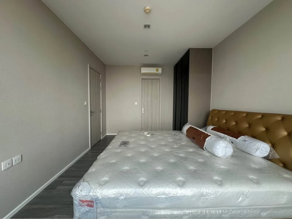 For rent: 333 Riverside, large room, comfortable, lots of usable space, hurry up and come and reserve today.