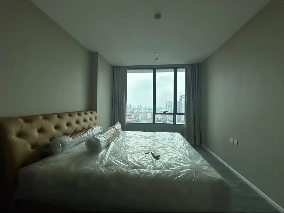 For rent: 333 Riverside, large room, comfortable, lots of usable space, hurry up and come and reserve today.