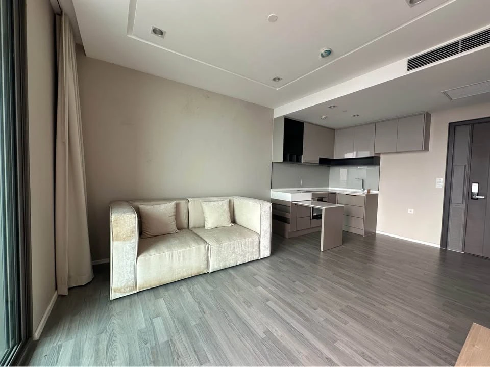 For rent: 333 Riverside, large room, comfortable, lots of usable space, hurry up and come and reserve today.