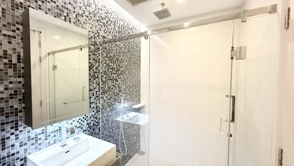 For rent 333 Riverside, built-in room, very luxurious The view of the river is the best. You can bring your bags and move in. Hurry up to reserve.