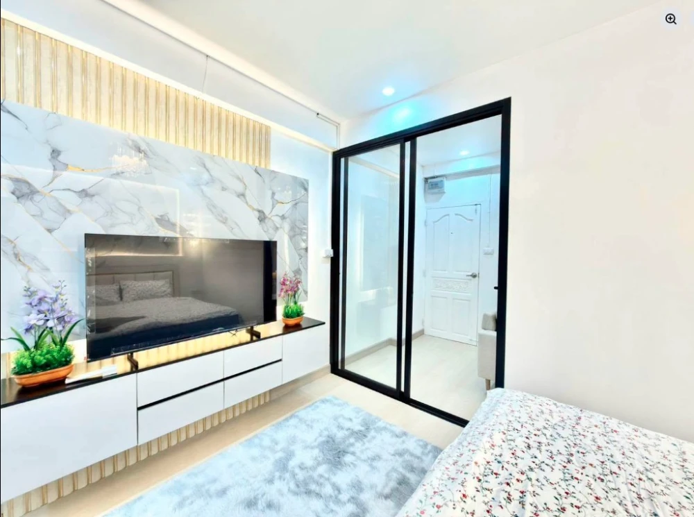 9 Karat Condo for rent (Pattaya Central). Prime location, 5th floor, city view, stunningly decorated. Book now!