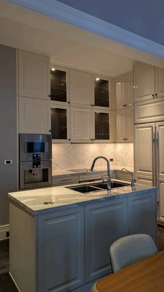 For rent: 98 Wireless, 3 bedrooms, spacious living area, fully furnished. Don't miss out!