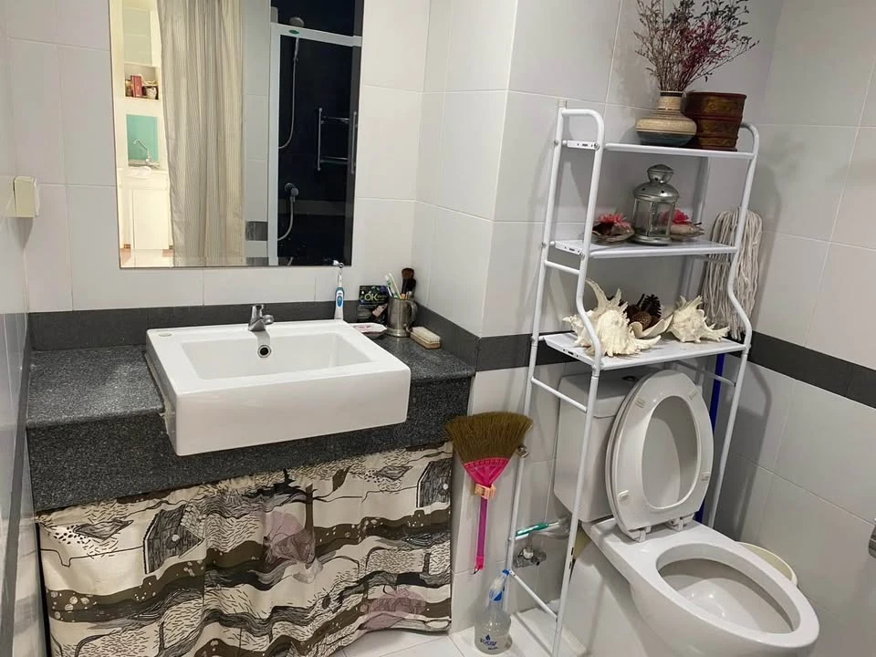 For rent: A Space Asoke-Ratchada, ready-to-move-in unit with furniture and appliances included. Book now! Don't miss out! +++