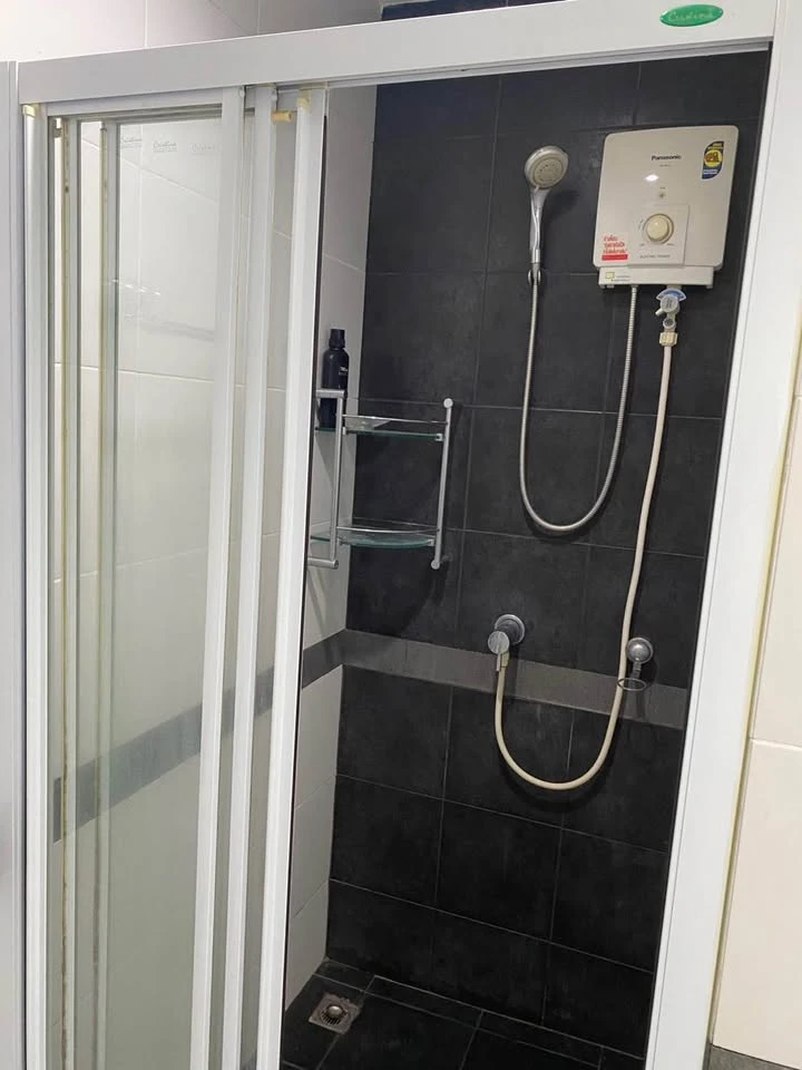 For rent: A Space Asoke-Ratchada, ready-to-move-in unit with furniture and appliances included. Book now! Don't miss out! +++