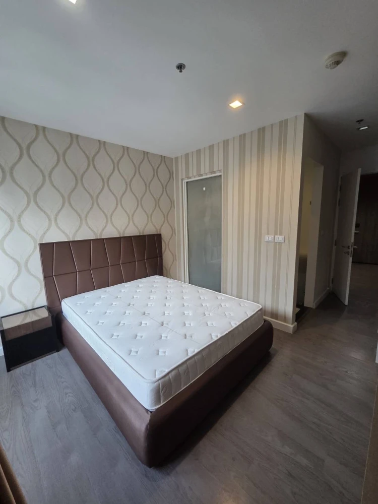 For rent A Space ID Asoke-Ratchada, clean room, good feng shui, comes with a large bed, very comfortable to sleep on, don't miss out on booking.